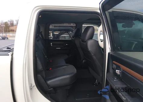 2017 Ram 1500 Laramie 4X4 5'7 Box z USA, uszkodzony, nr VIN 1C6RR7NT5HS720961